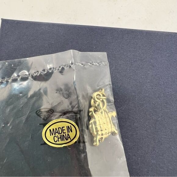 🍭4/$20 Diamonds International small silver turtle charm - Picture 3 of 4